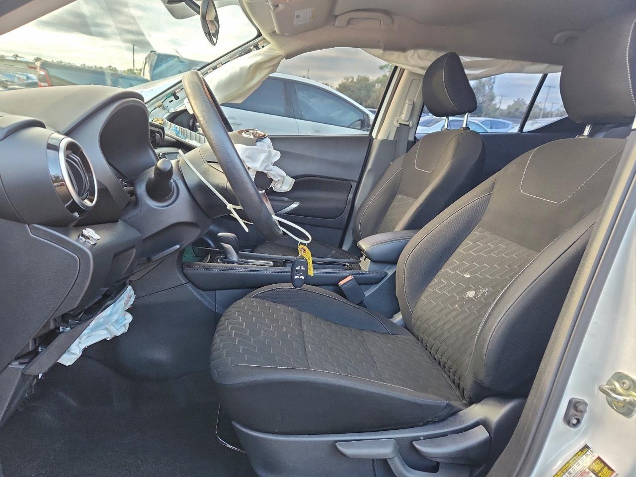 2021 NISSAN KICKS