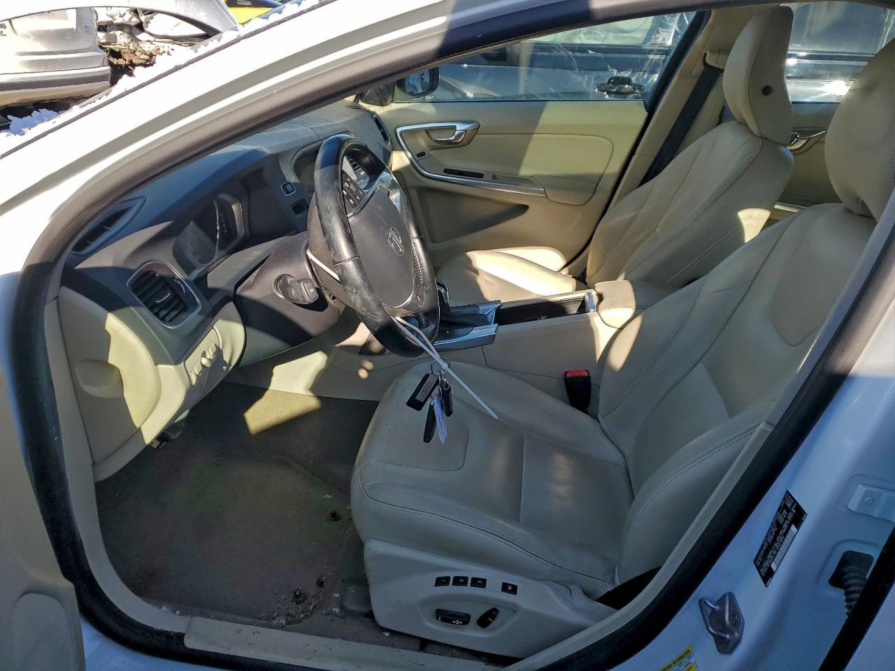 2015 VOLVO S60