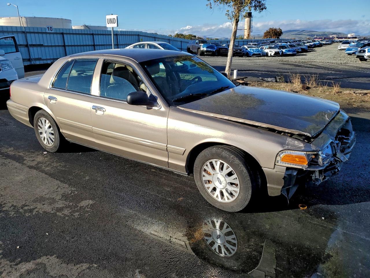 2003 FORD Crown Victoria