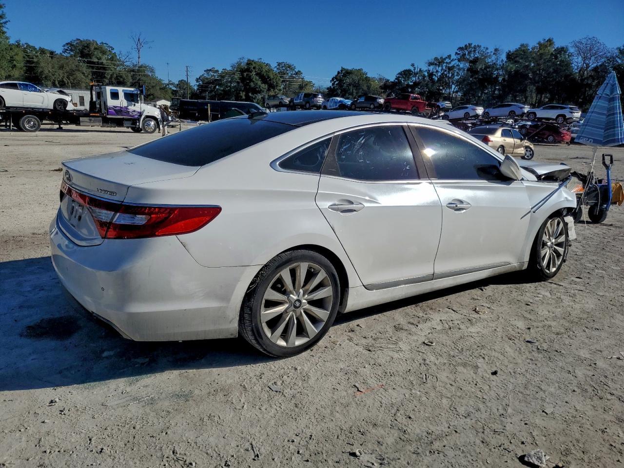 2017 HYUNDAI Azera
