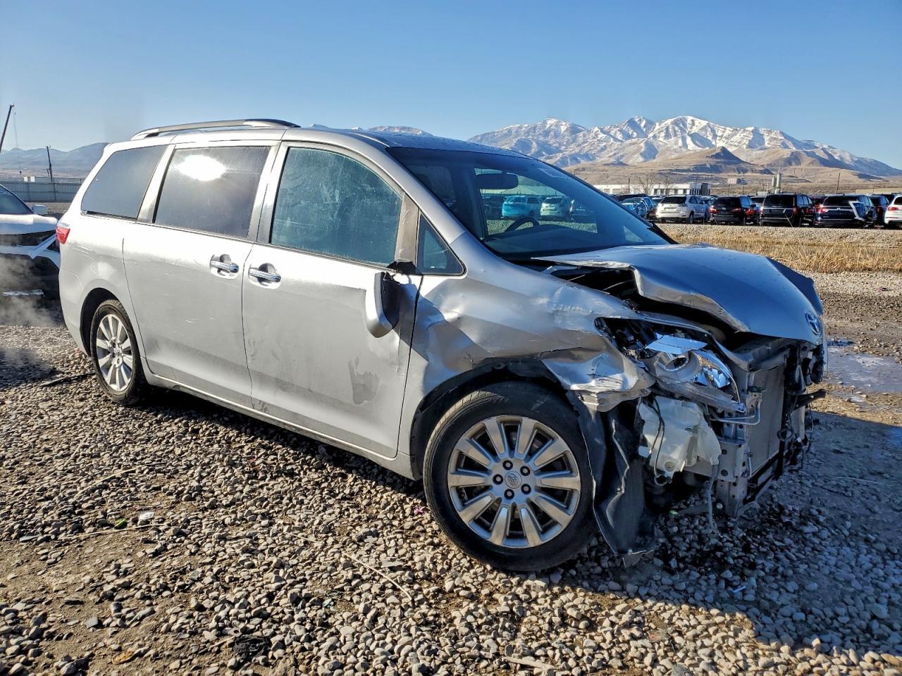 2015 TOYOTA SIENNA
