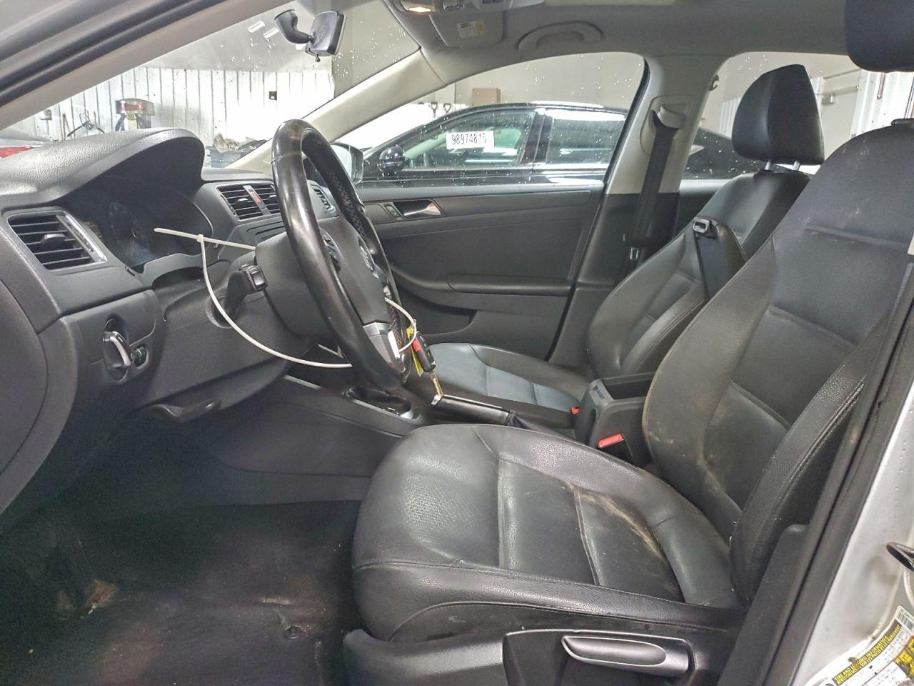 2011 VOLKSWAGEN JETTA