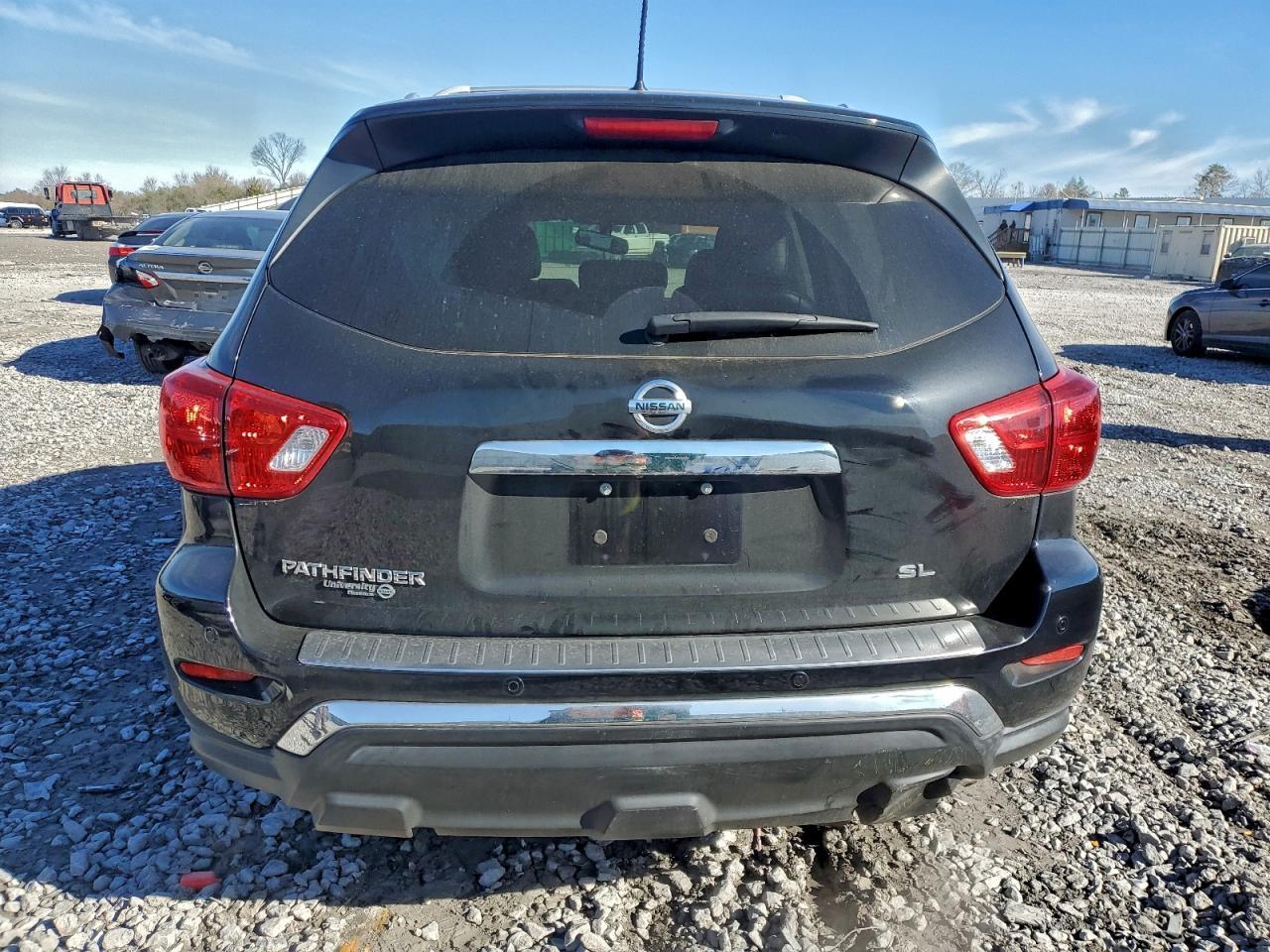 2017 NISSAN PATHFINDER
