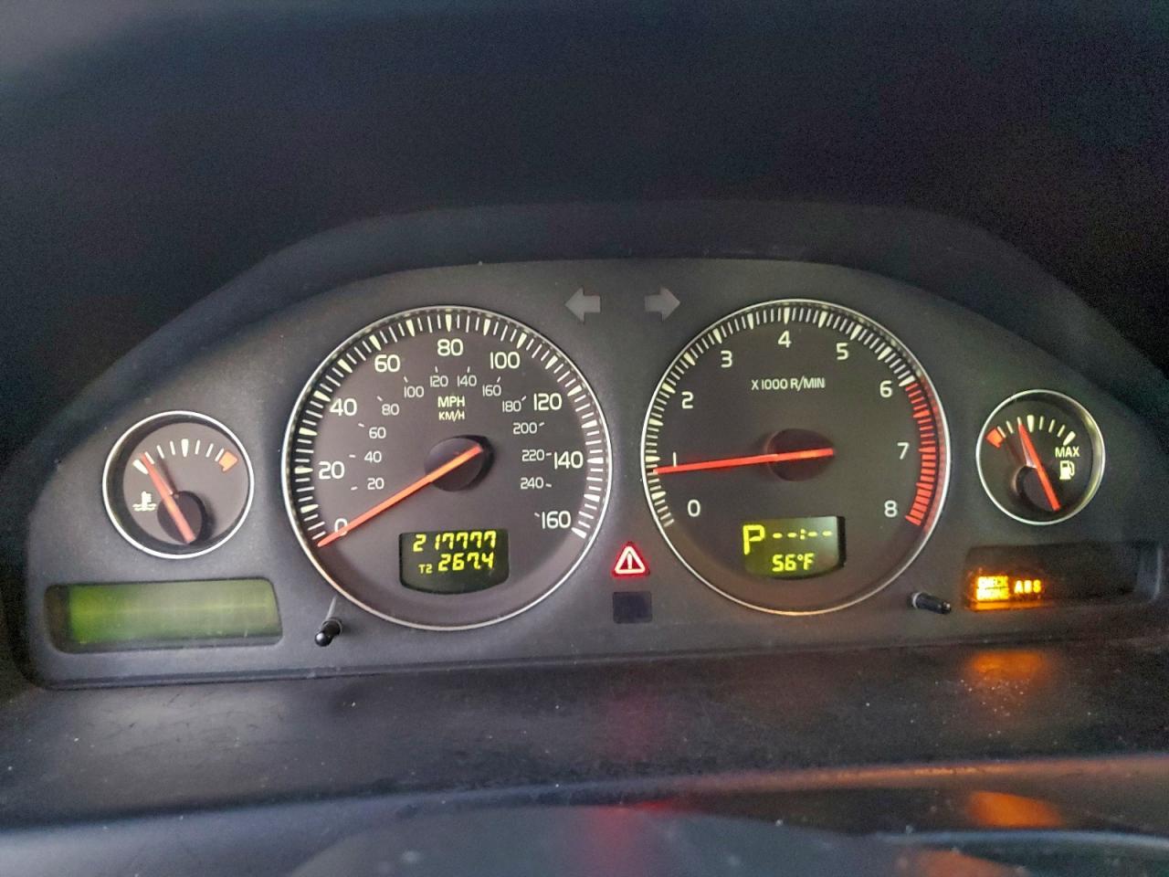 2004 VOLVO V70