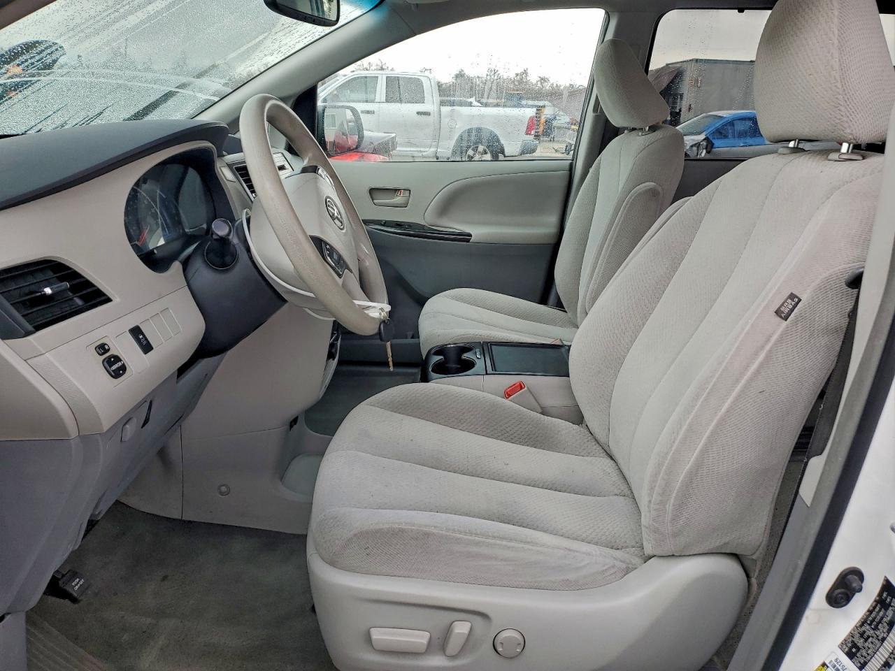 2014 TOYOTA SIENNA