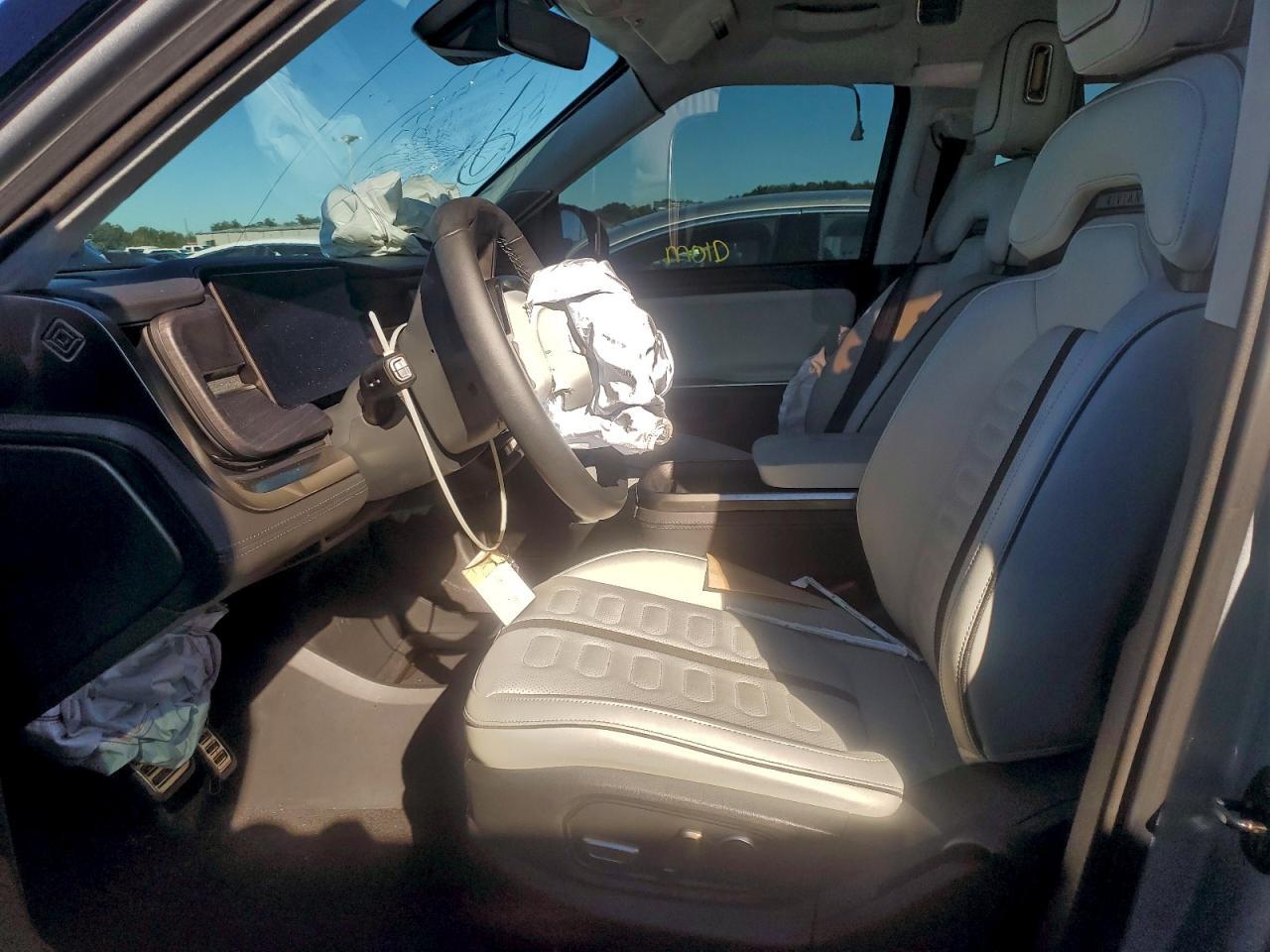 2024 RIVIAN R1s
