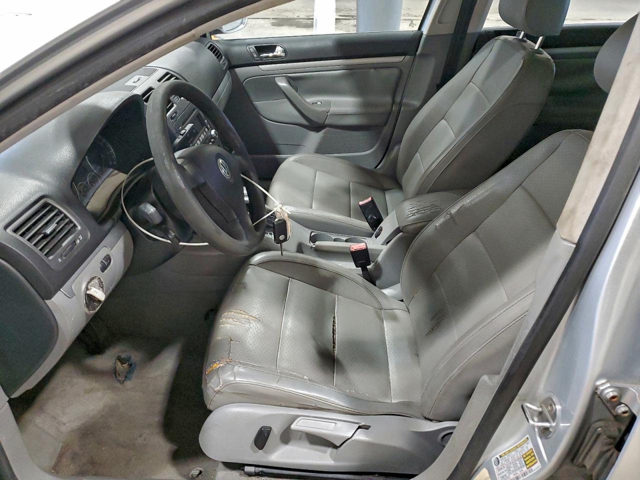 2005 VOLKSWAGEN JETTA