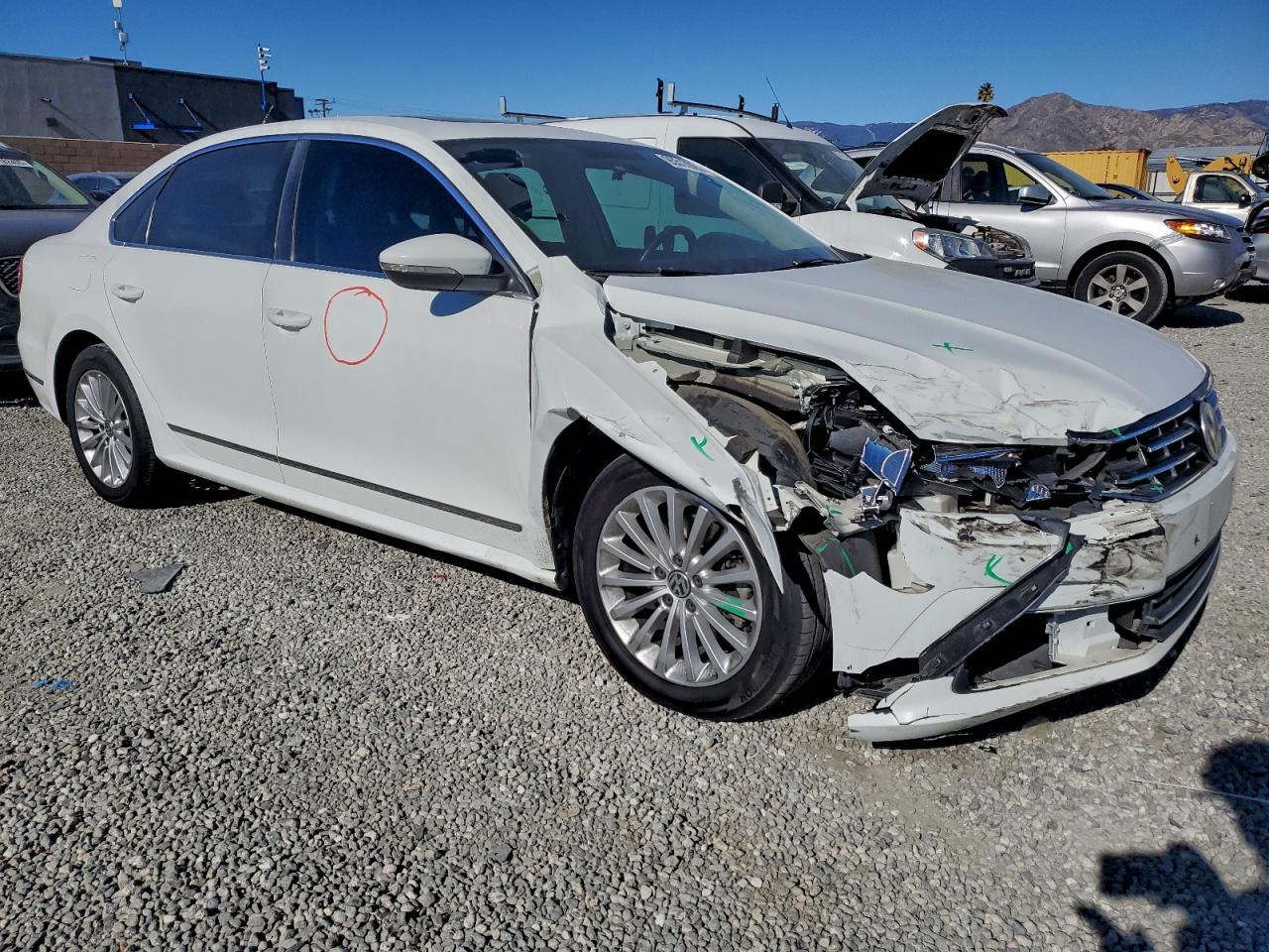 2016 VOLKSWAGEN Passat