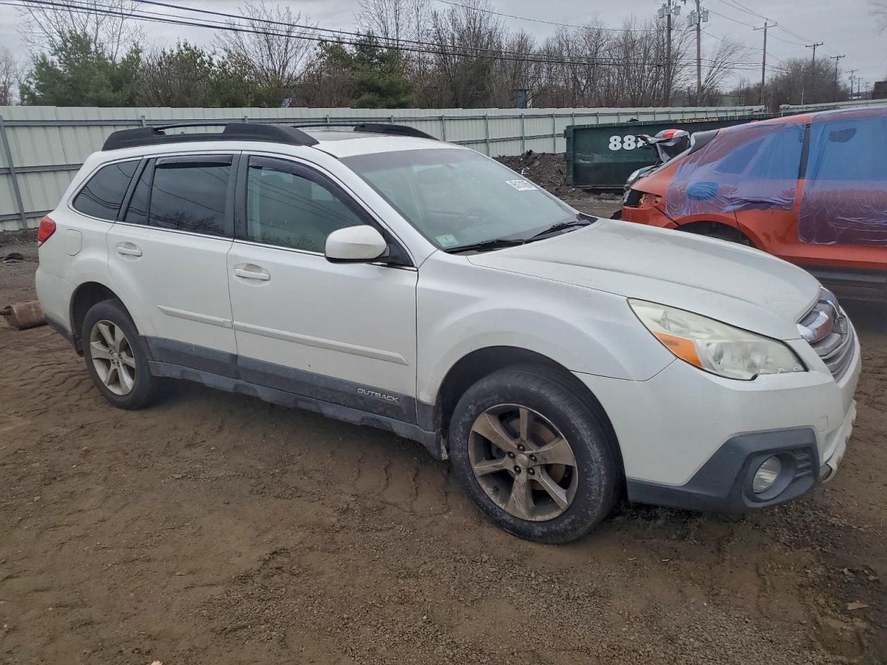 2013 SUBARU Outback