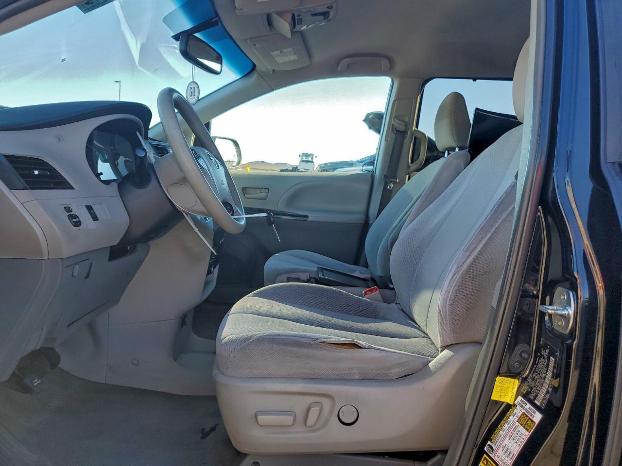 2012 TOYOTA SIENNA