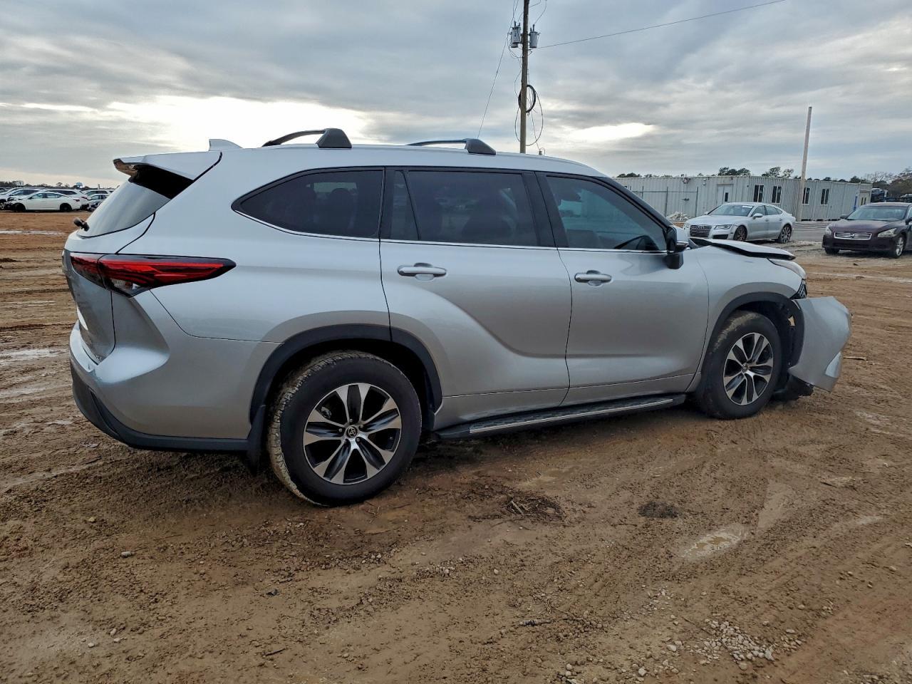 2022 TOYOTA HIGHLANDER