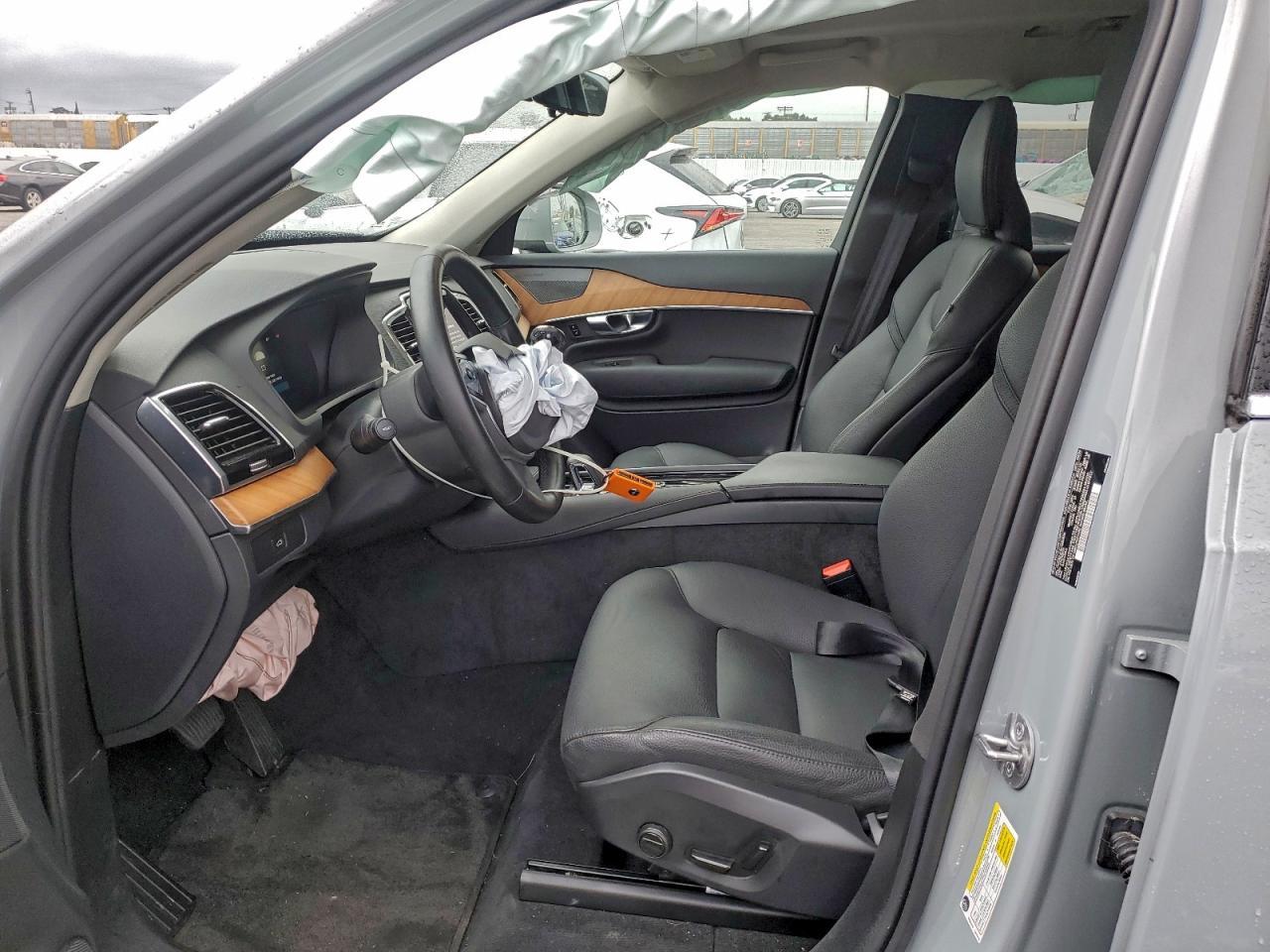 2025 VOLVO XC90