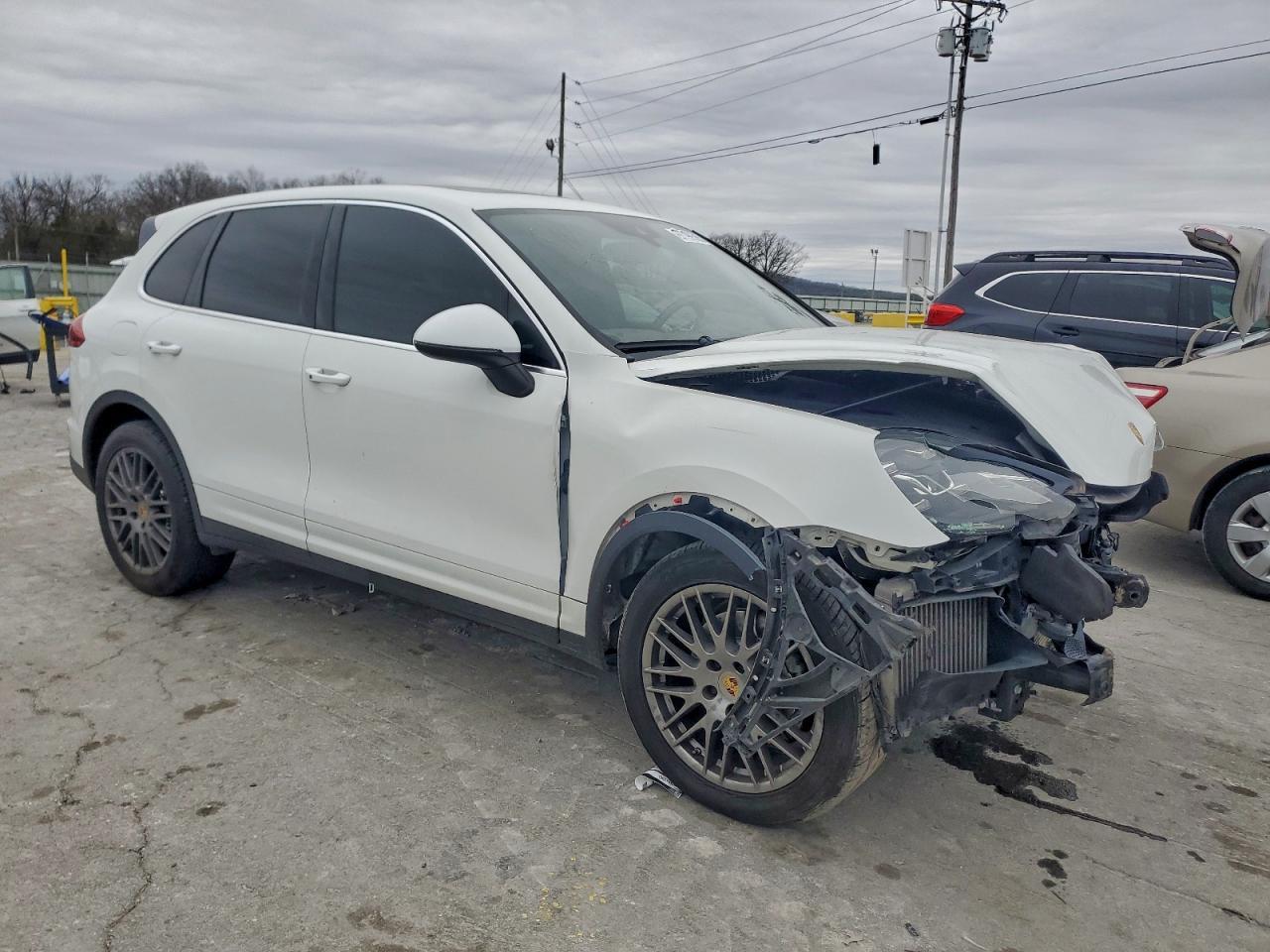 2016 PORSCHE CAYENNE