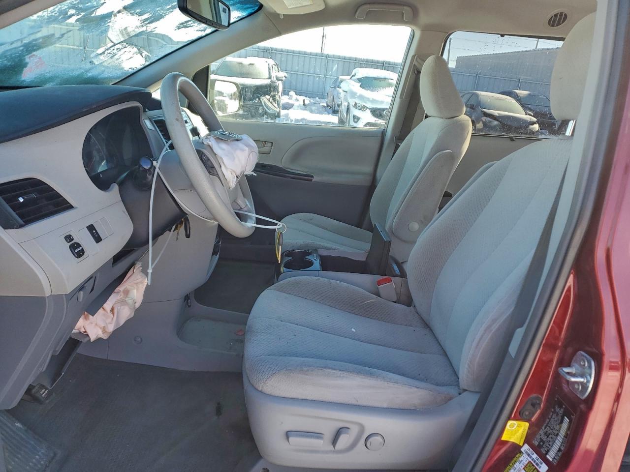 2012 TOYOTA SIENNA