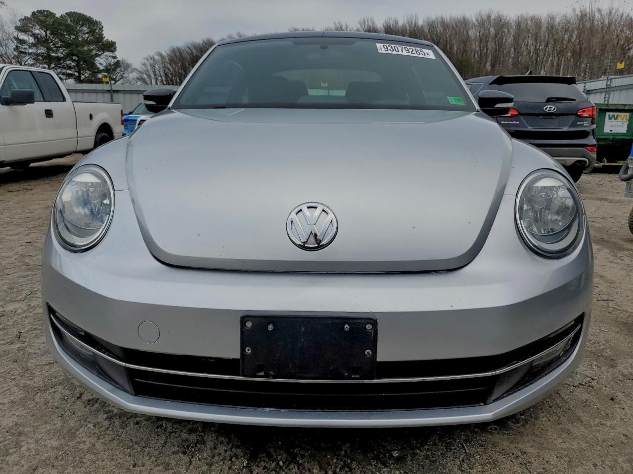 2012 VOLKSWAGEN Beetle
