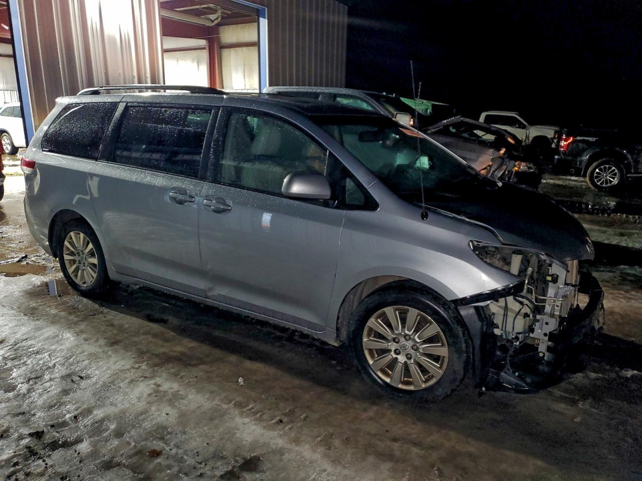 2014 TOYOTA SIENNA