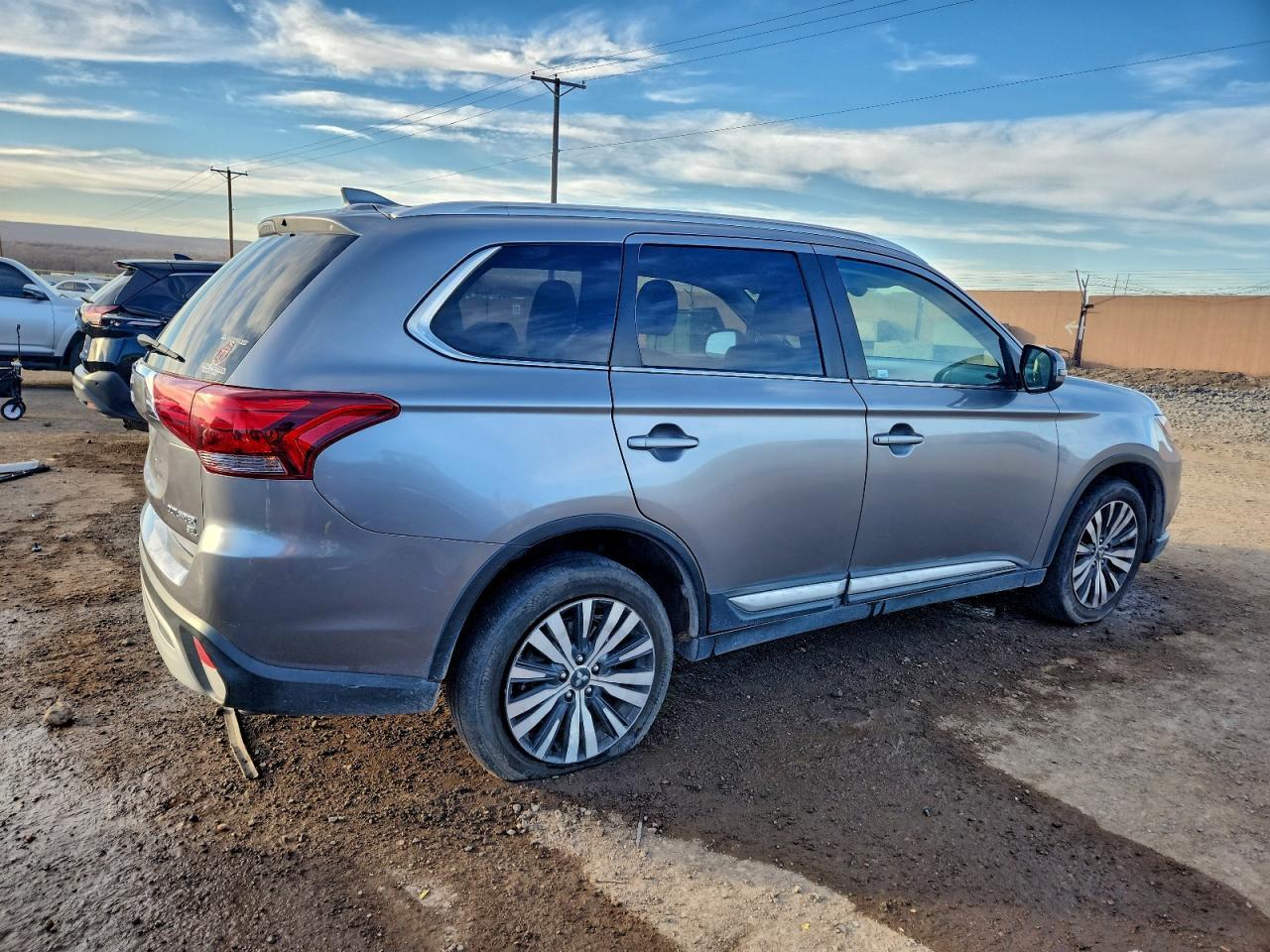 2019 MITSUBISHI outlander