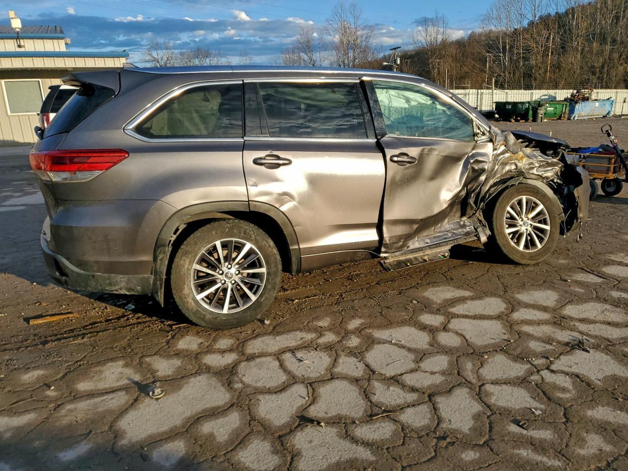 2018 TOYOTA HIGHLANDER