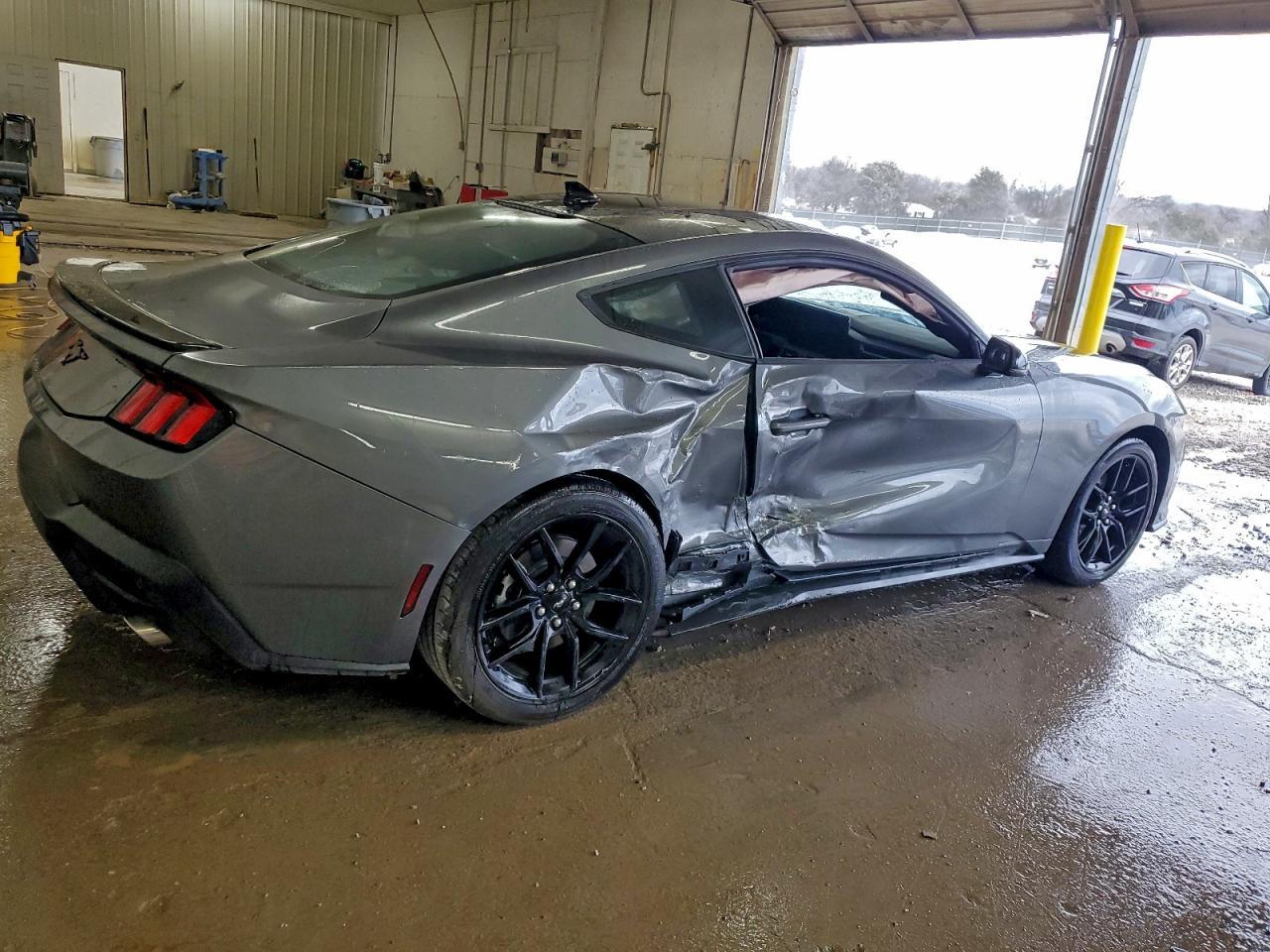 2025 FORD MUSTANG