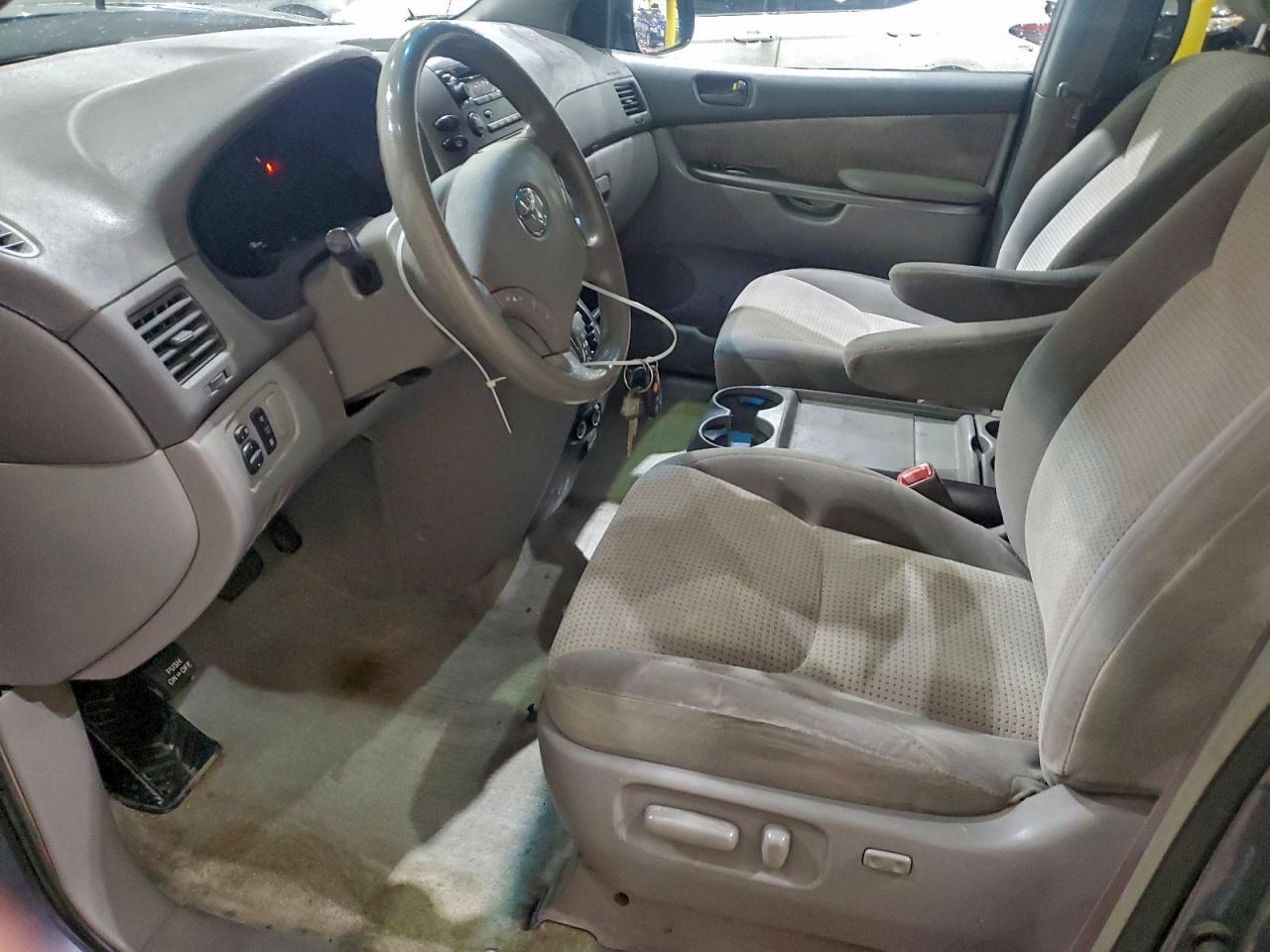2008 TOYOTA SIENNA