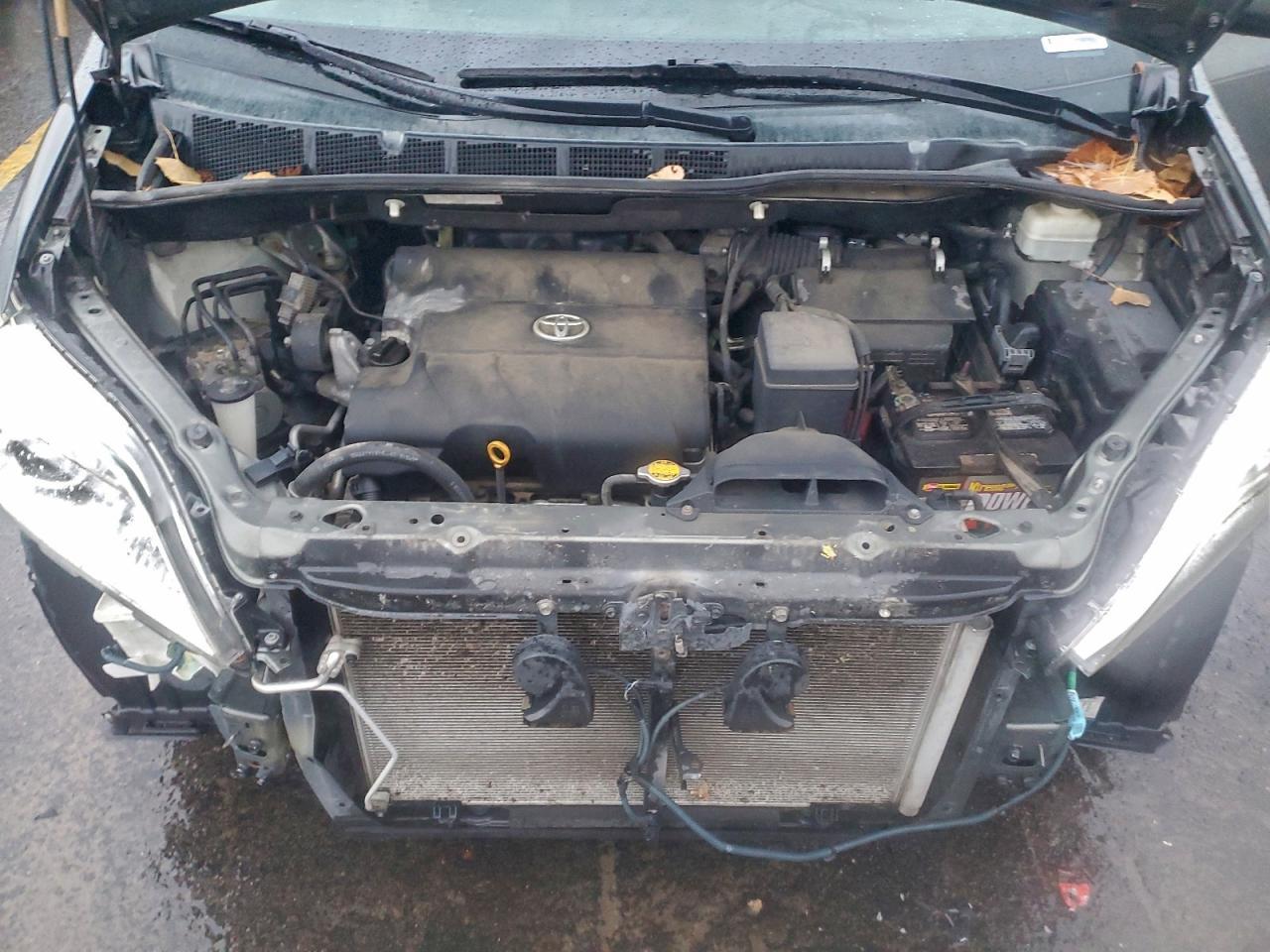 2011 TOYOTA SIENNA