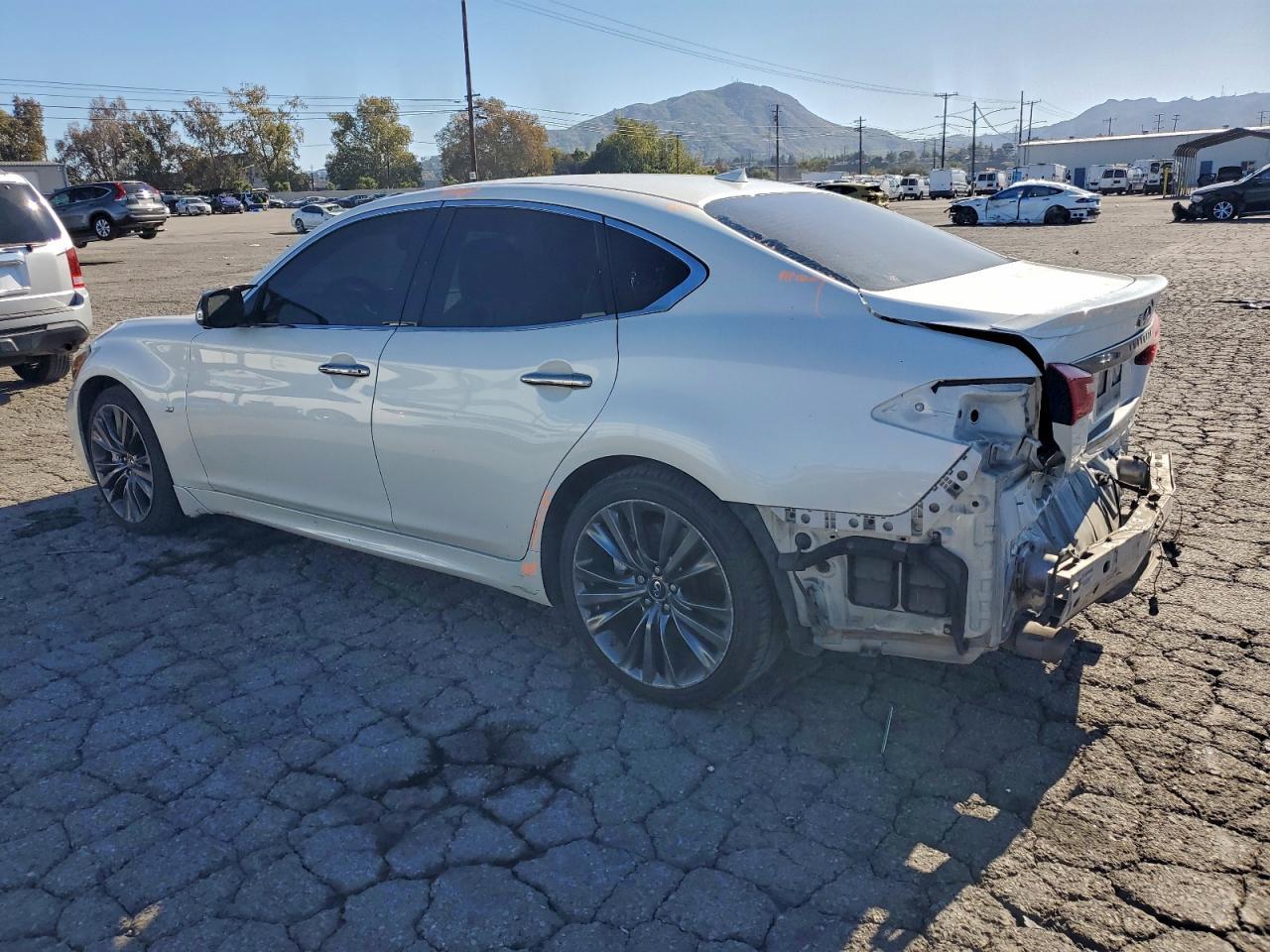 2016 INFINITI Q70