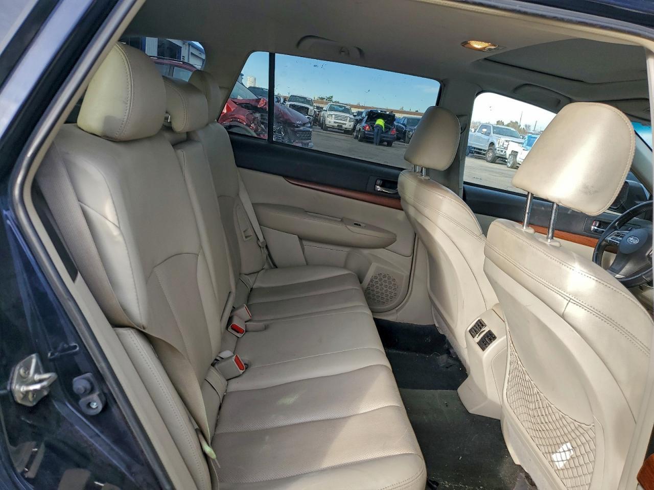 2013 SUBARU Outback