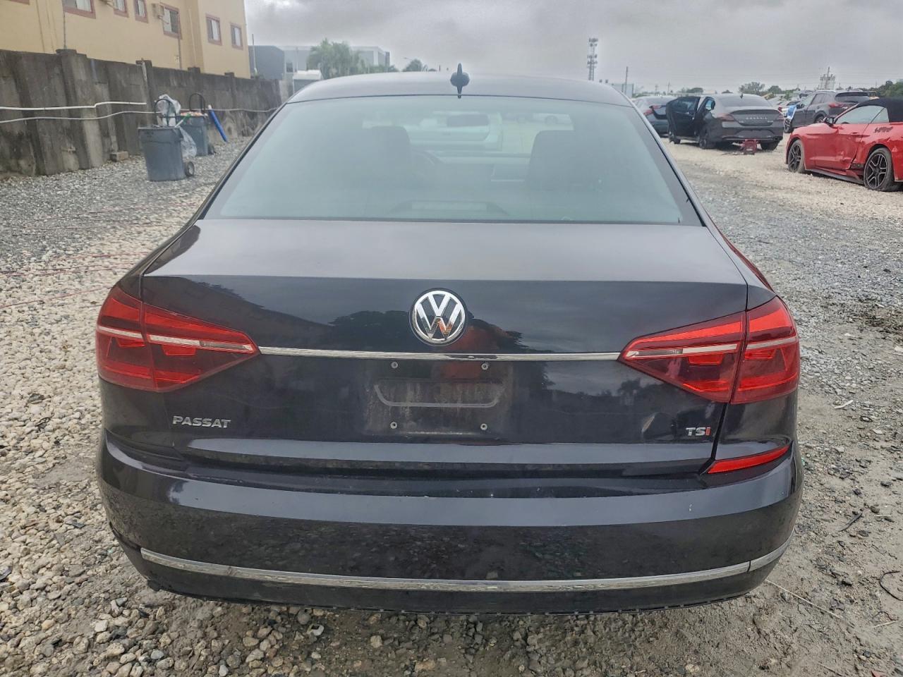 2017 VOLKSWAGEN Passat