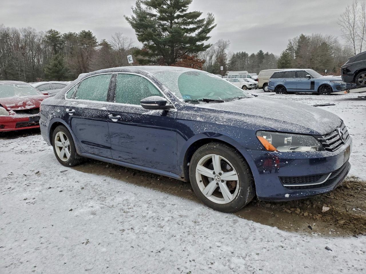 2012 VOLKSWAGEN Passat
