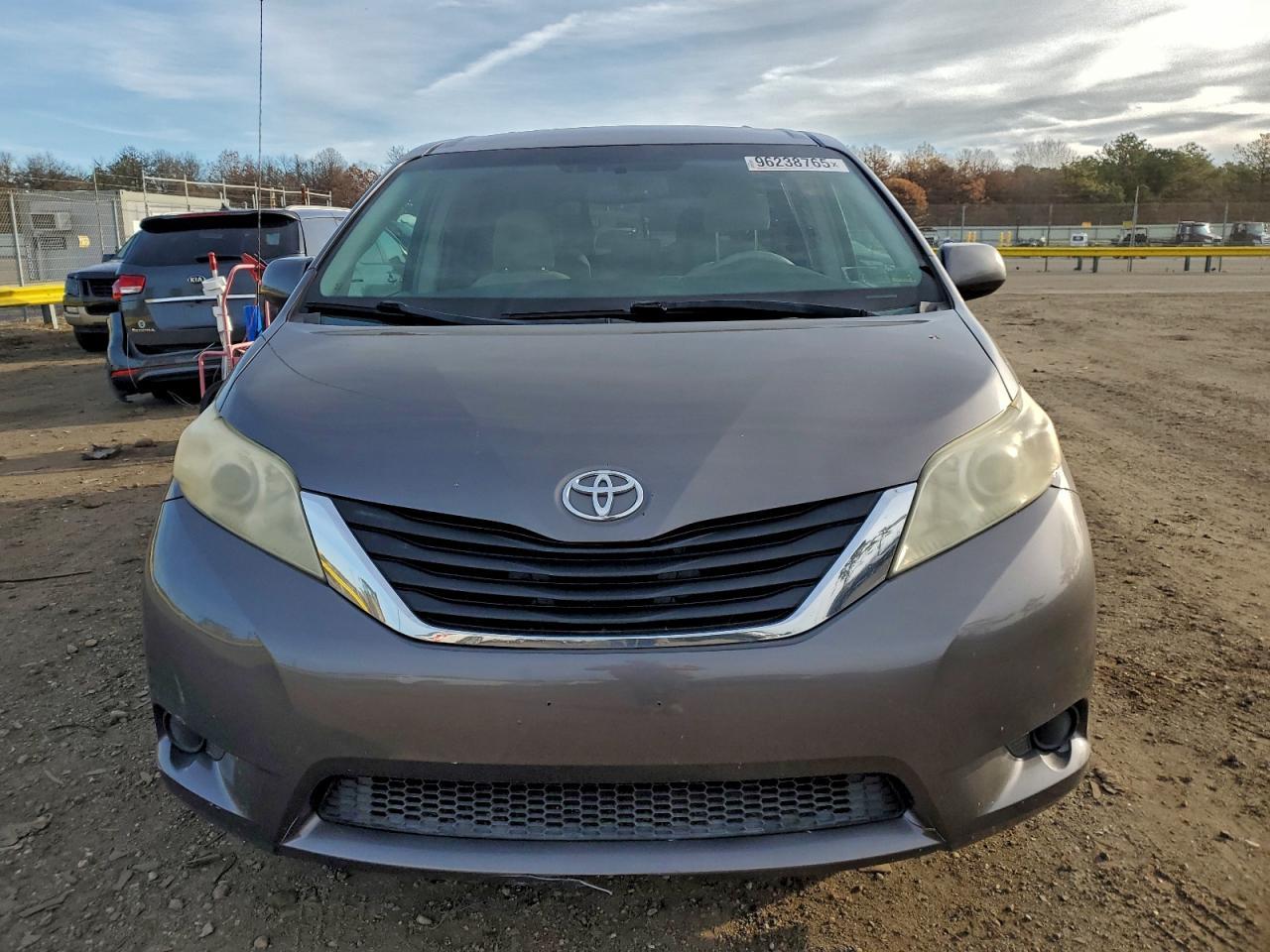 2011 TOYOTA SIENNA