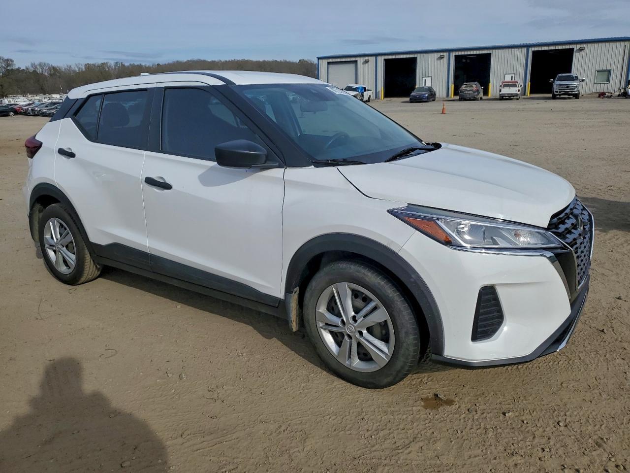 2022 NISSAN KICKS