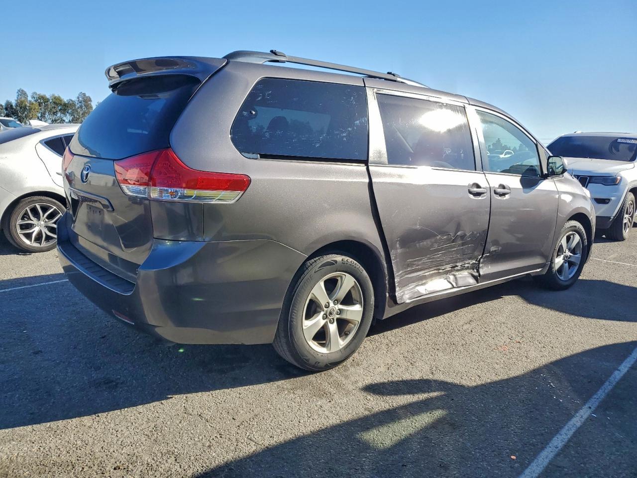 2014 TOYOTA SIENNA