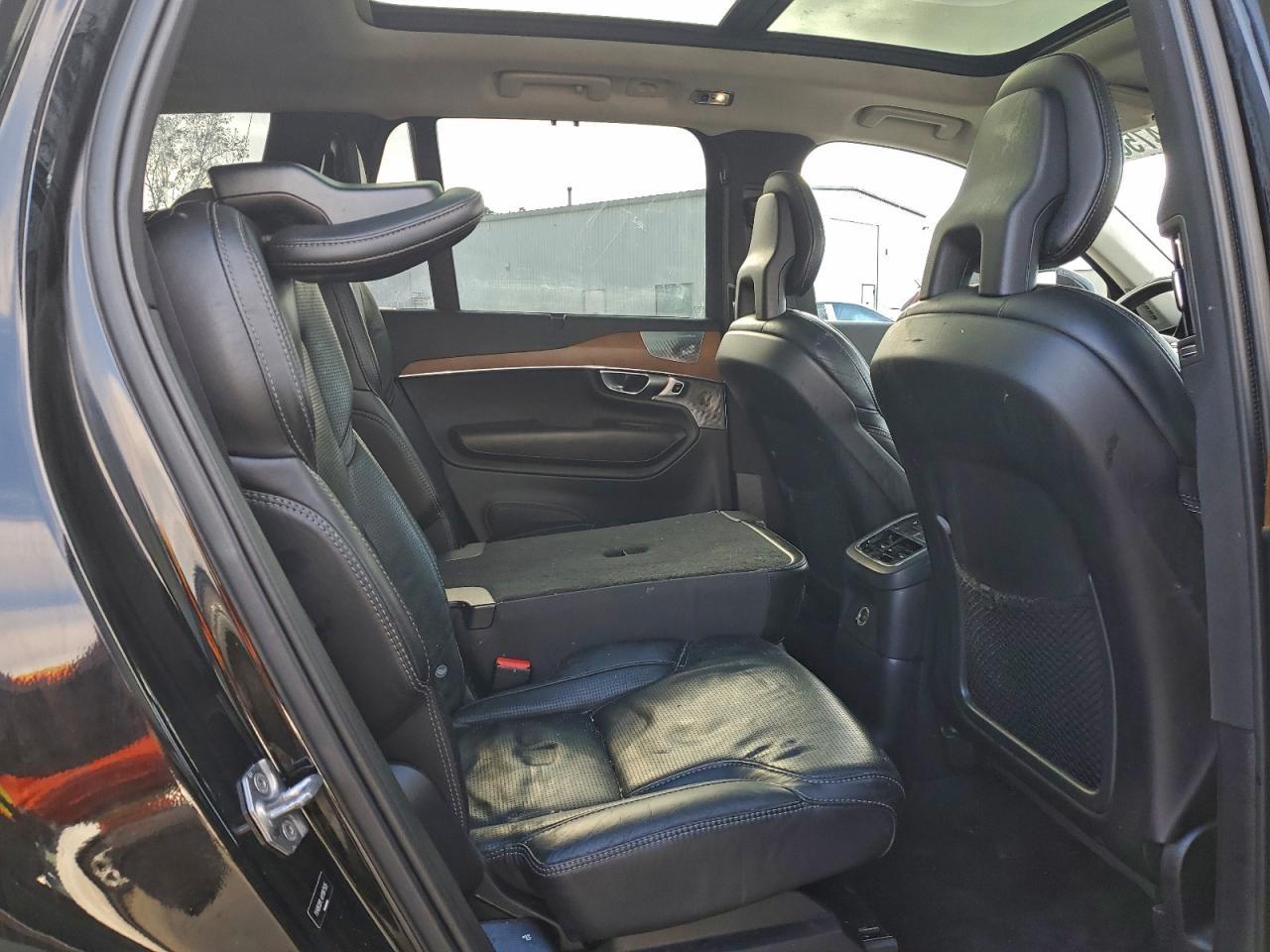 2017 VOLVO XC90