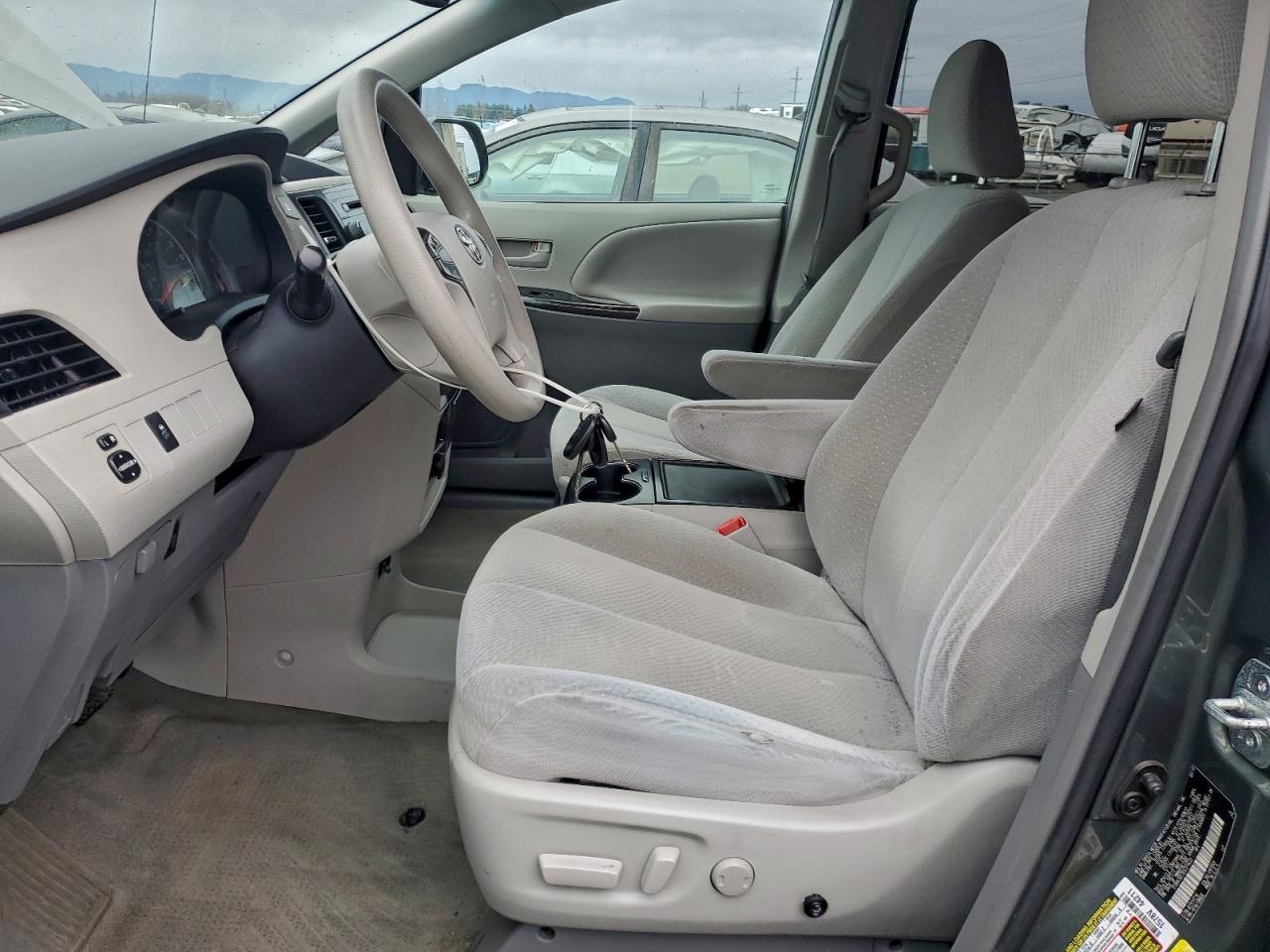 2013 TOYOTA SIENNA
