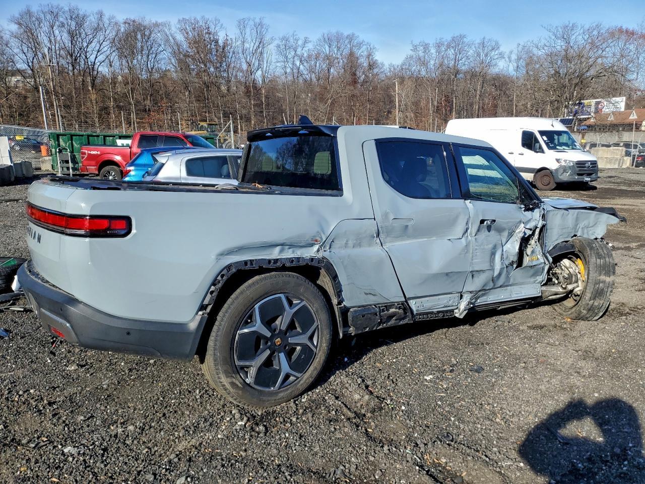2022 RIVIAN R1t