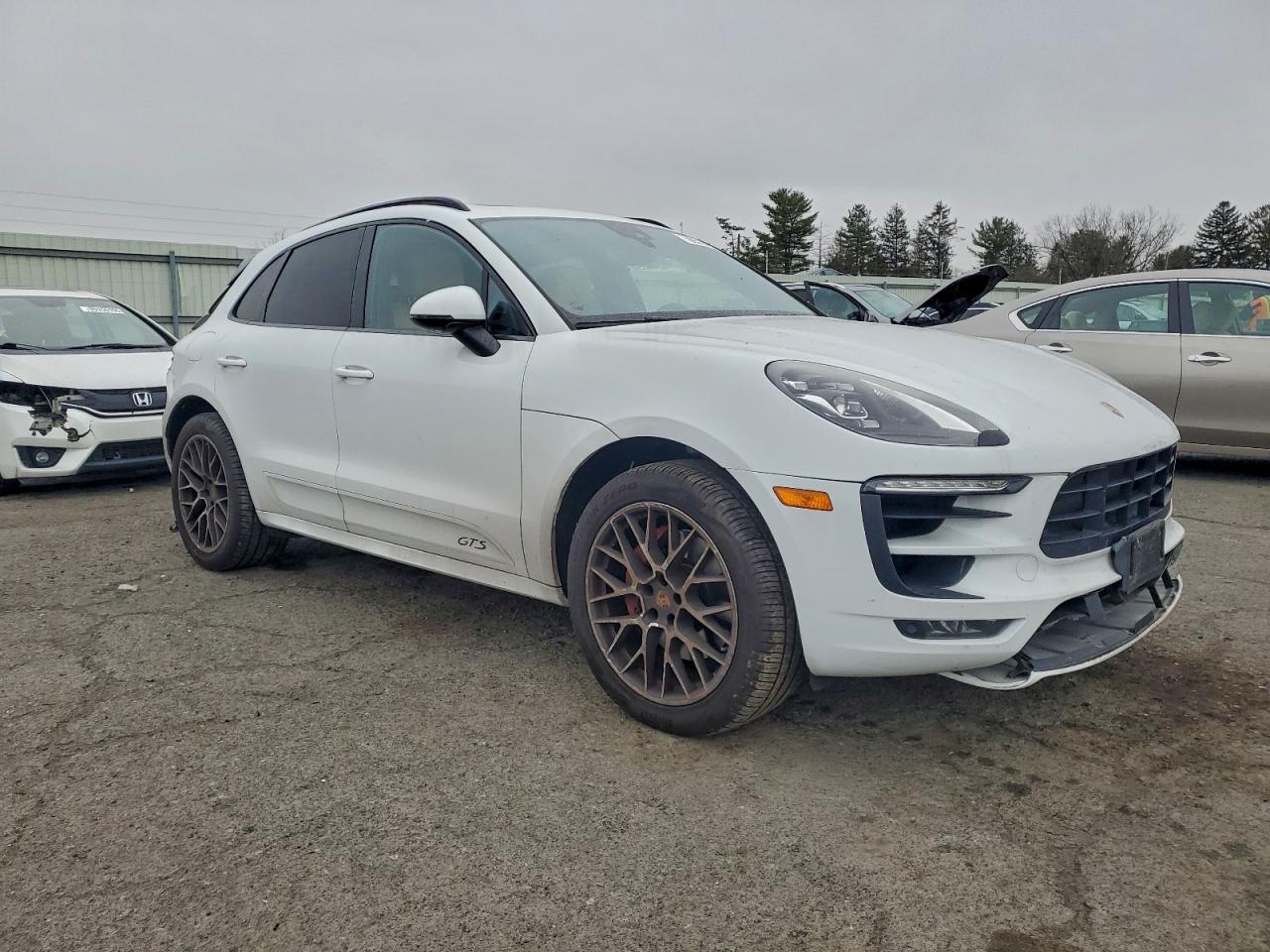 2017 PORSCHE Macan