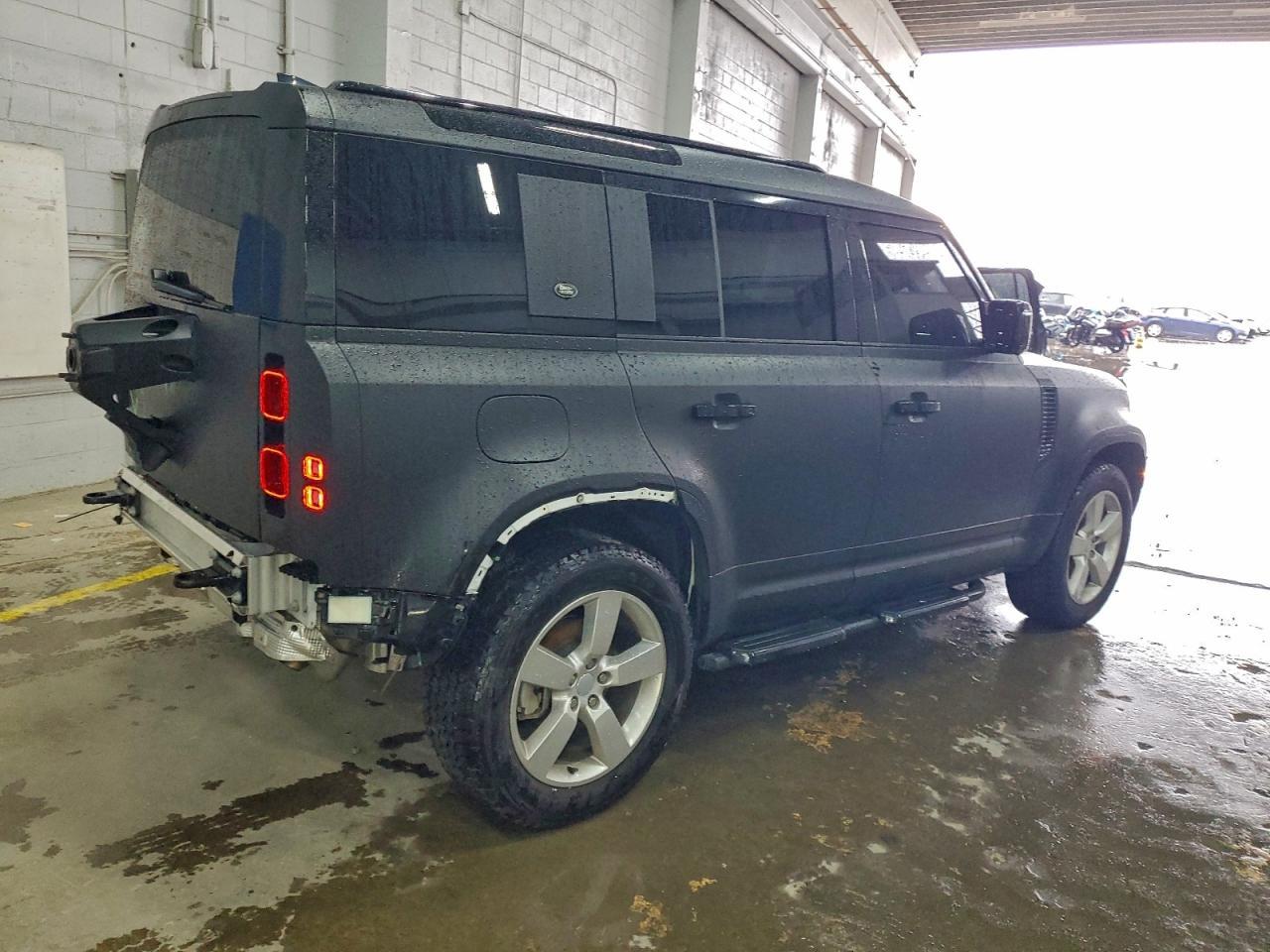 2023 LAND ROVER Defender