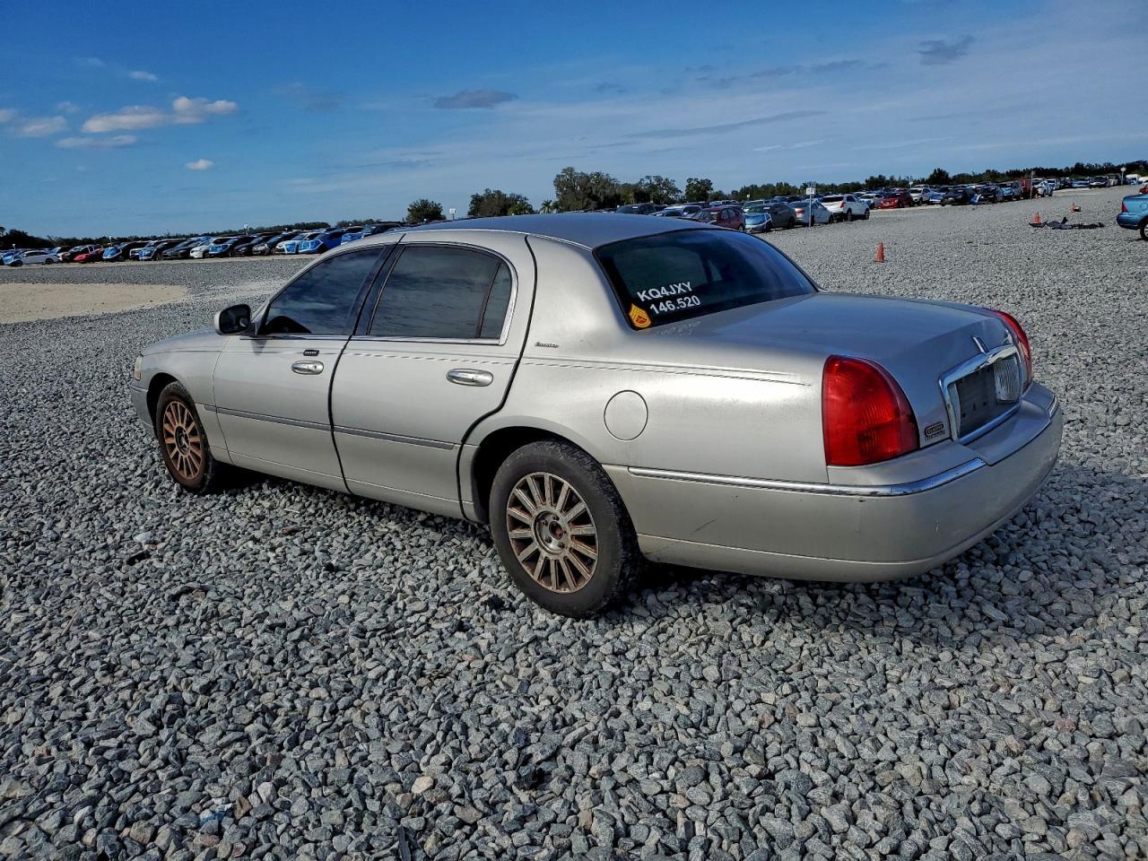 2003 LINCOLN Town Car