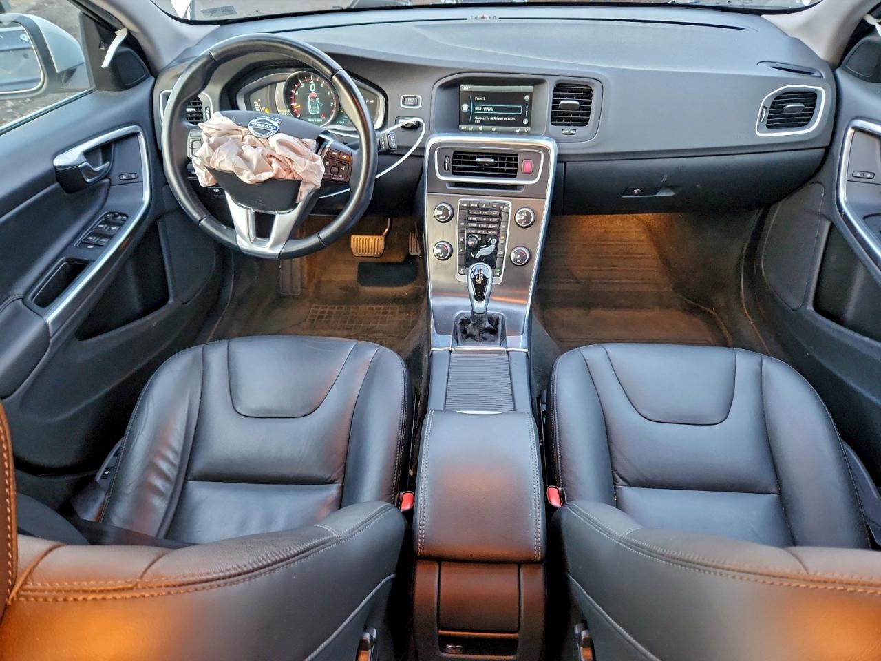 2015 VOLVO V60