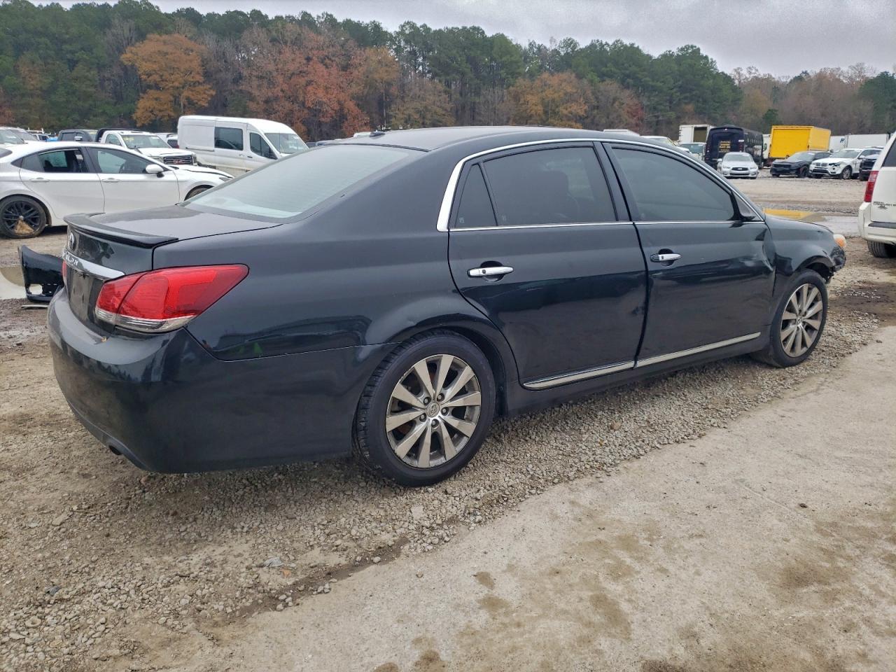2011 TOYOTA Avalon
