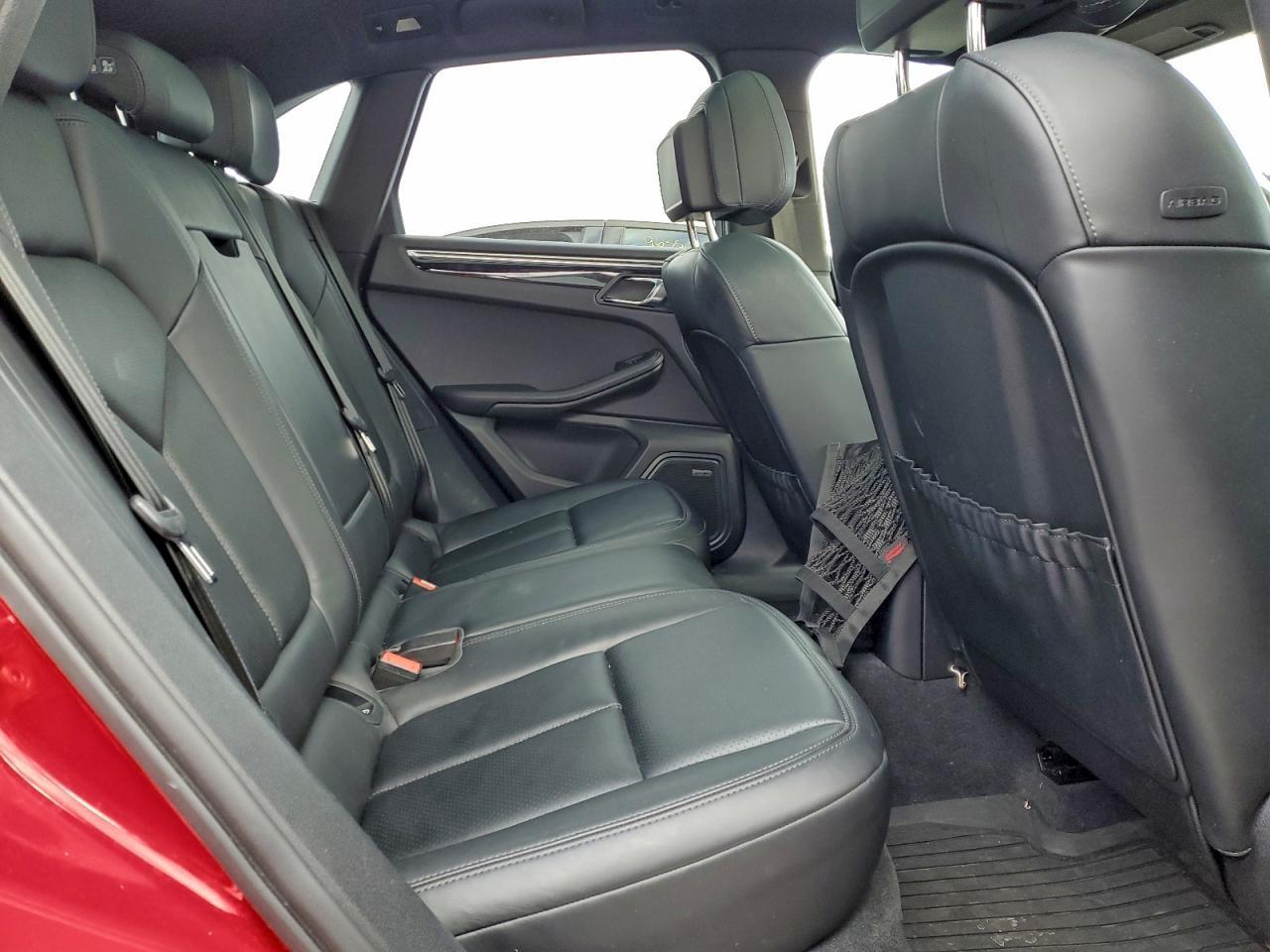 2024 PORSCHE Macan
