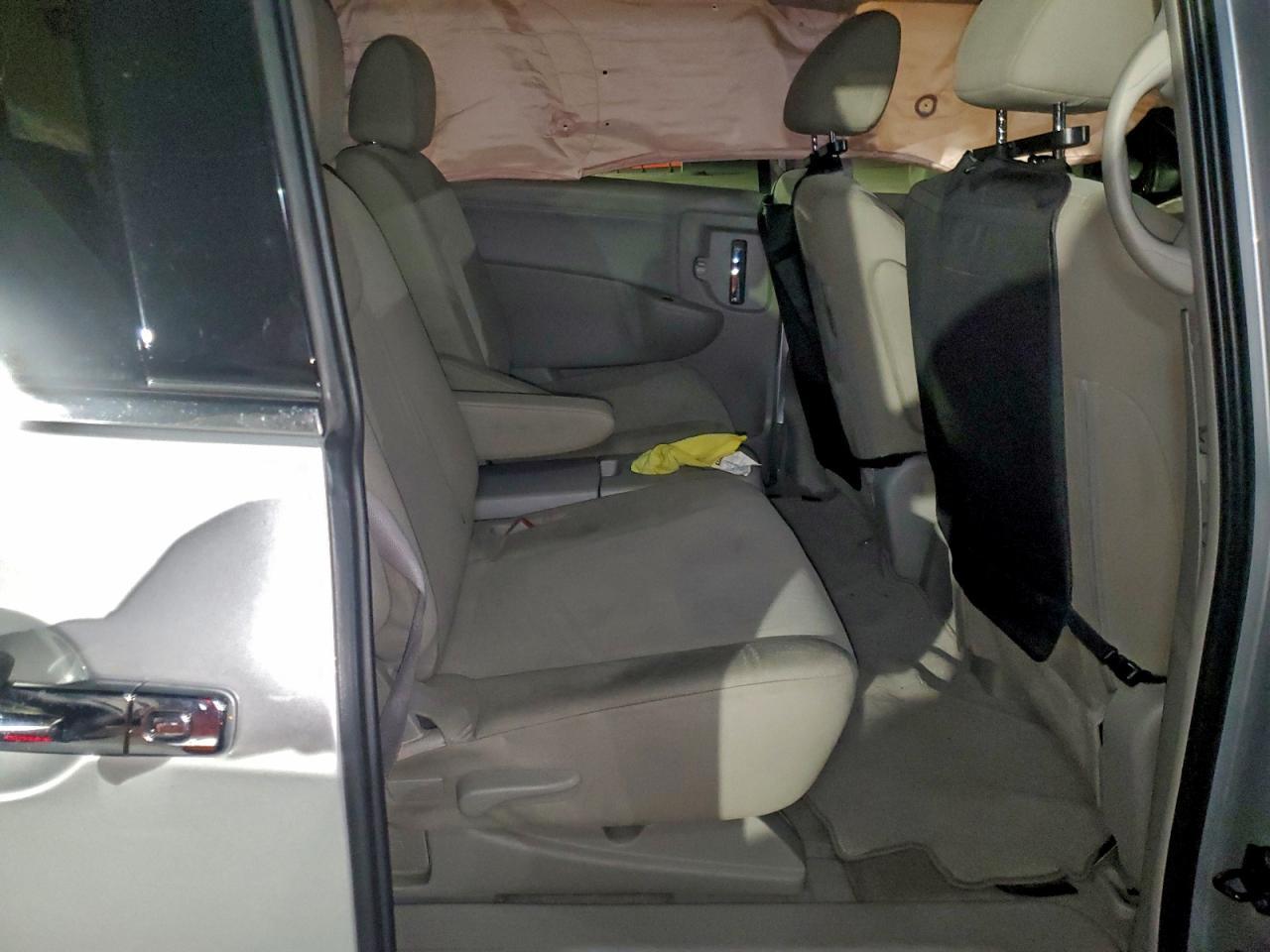 2016 NISSAN Quest