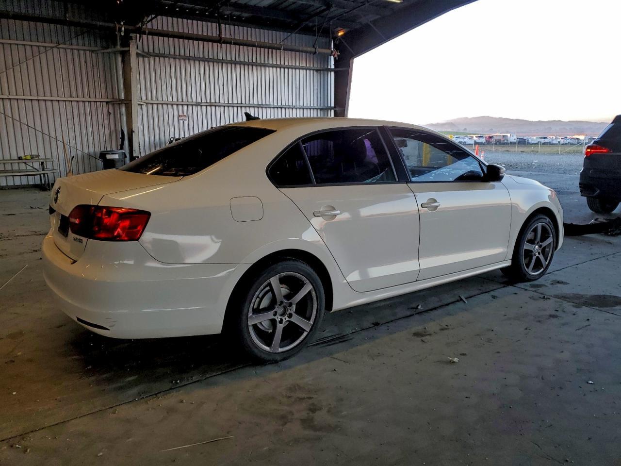 2011 VOLKSWAGEN JETTA