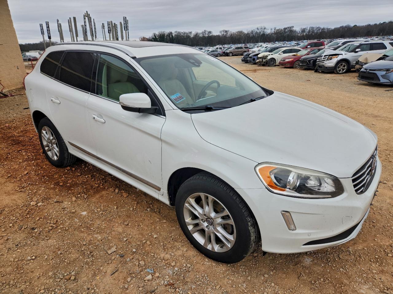 2015 VOLVO XC60