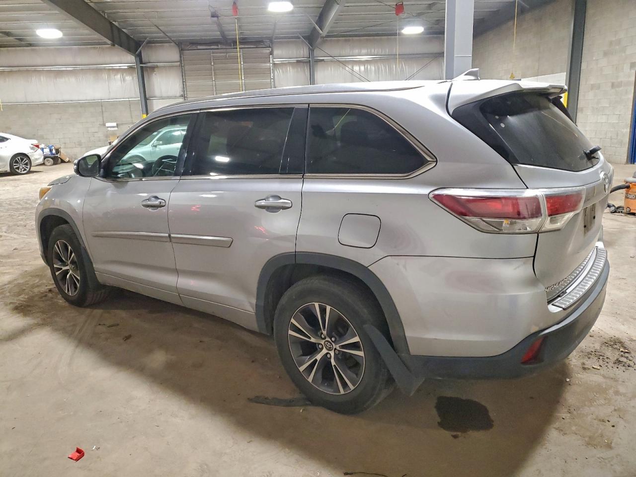 2016 TOYOTA HIGHLANDER
