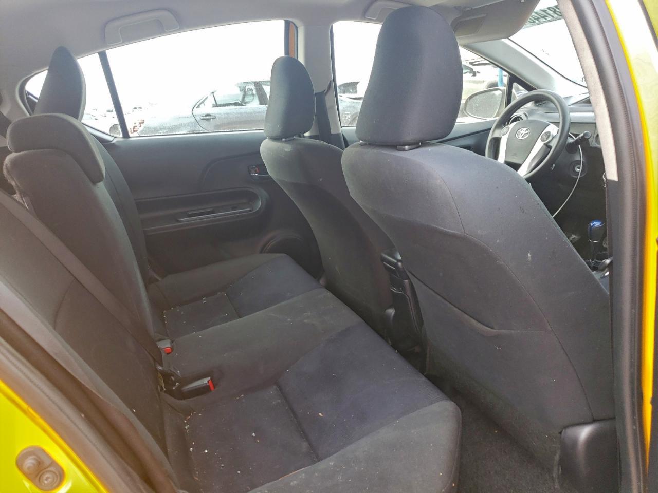 2016 TOYOTA Prius c
