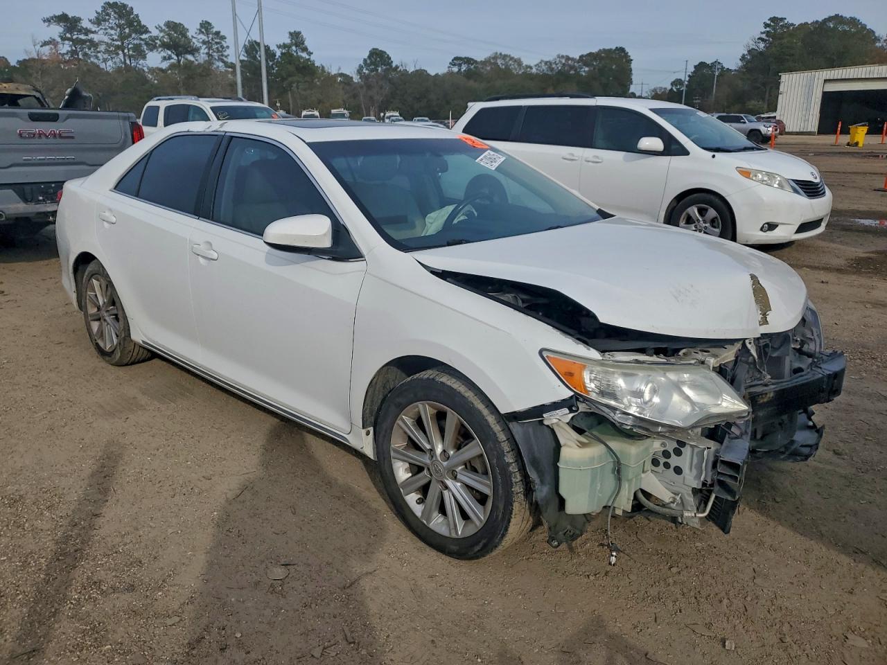 2014 TOYOTA CAMRY