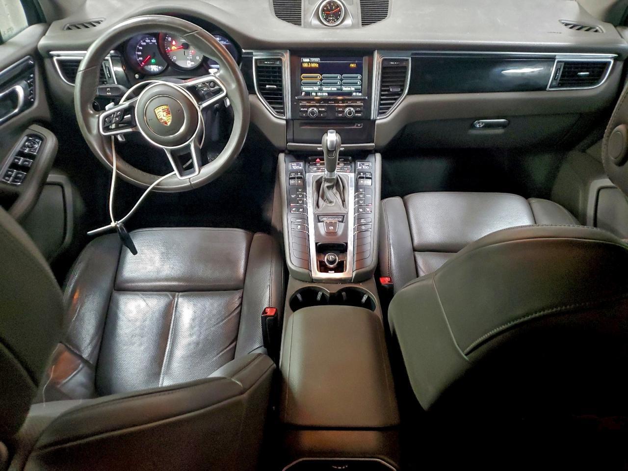 2016 PORSCHE Macan