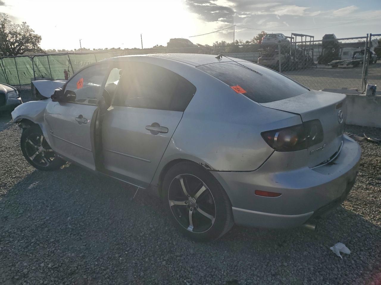 2006 MAZDA 3