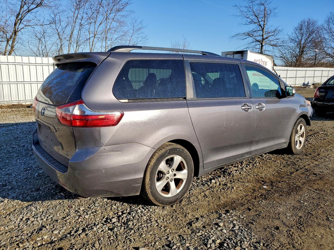 2015 TOYOTA SIENNA